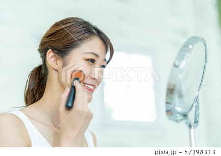 ビューティー 美容 若い女性 ビューティー 美容 若い女性 57098313