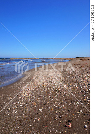 新潟県 大崎海水浴場 海 海岸 日本海 砂浜 磯遊び 釣り サーフの写真素材