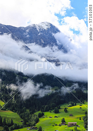 スイス、グリンデルワルトの風景 スイス、グリンデルワルトの風景 57101003