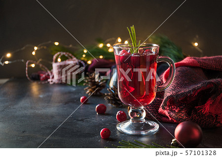 Christmas cranberry and apple mulled wine garnish 57101328
