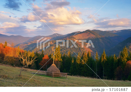 Village is in the mountains 57101687