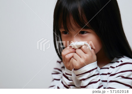 体調不良 (病気 病人 女性 風邪 インフルエンザ 発熱 花粉症 pm2.5 食中毒 黄砂 寒気) 体調不良 (病気 病人 女性 風邪 インフルエンザ 発熱 花粉症 pm2.5 食中毒 黄砂 寒気) 57102018