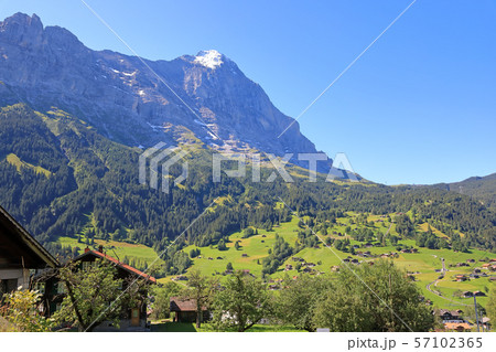 スイス、グリンデルワルトの風景、アイガー スイス、グリンデルワルトの風景、アイガー 57102365