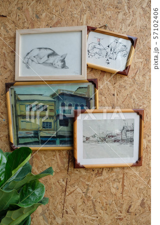 Frame in wall 57102406