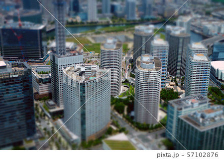 ミニチュアジオラマ風写真 ランドマークタワーから見たみなとみらいの高層ビル群 ミニチュアジオラマ風写真 ランドマークタワーから見たみなとみらいの高層ビル群 57102876