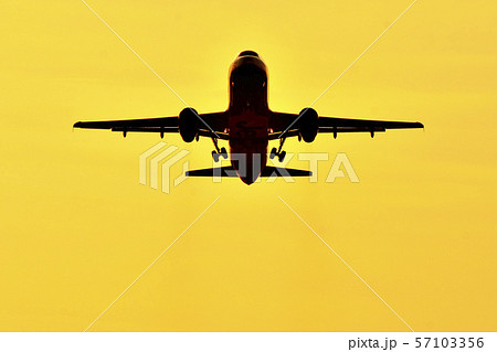 最高に美しい夕焼け飛行機　The most beautiful sunset airplane 57103356