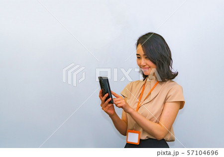 etaxで簡単に電子申告,スマホでキャッシュレス決済,スマホゲームに課金してガチャを回す等のイメージ etaxで簡単に電子申告,スマホでキャッシュレス決済,スマホゲームに課金してガチャを回す等のイメージ 57104696