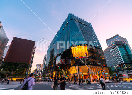 日本の東京都市景観 数寄屋橋の交差点などを望む 57104887