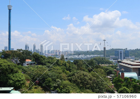 シンガポール・セントーサ島のマーライオン展望台からの風景(1) ケーブルカー 57106960