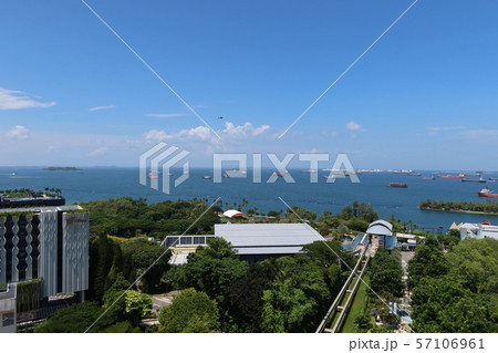 シンガポール・セントーサ島のマーライオン展望台からの風景(2) シンガポール海峡 57106961