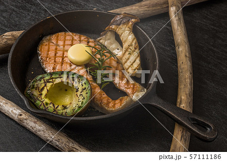 サーモンステーキ　Typical delicious grilled salmon steak 57111186