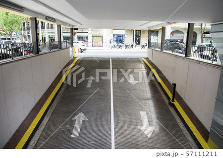 地下駐車場 地下駐車場 57111211