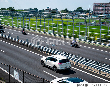 高速道路 圏央道 桶川市日出谷地区 2019.08 a 2台のバイク 高速道路 圏央道 桶川市日出谷地区 2019.08 a 2台のバイク 57111235