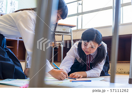 中学生、教室、自由研究 57111262