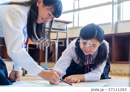 中学生、教室、自由研究 57111263