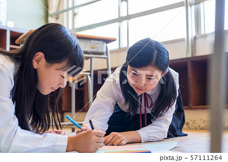 中学生、教室、自由研究 57111264