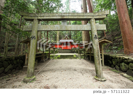 室生龍穴神社の本殿 室生龍穴神社の本殿 57111322