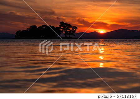 《島根県》宍道湖の夕景・夕日の名所 《島根県》宍道湖の夕景・夕日の名所 57113167