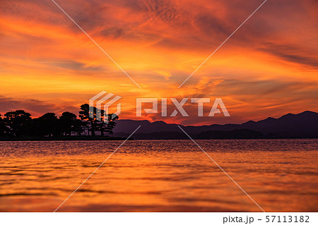 《島根県》宍道湖の夕景・夕日の名所 《島根県》宍道湖の夕景・夕日の名所 57113182