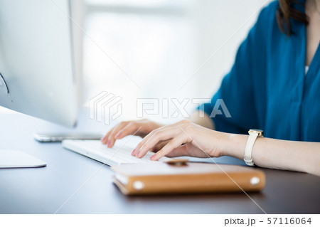 女性会社員 ビジネスイメージ オフィスイメージ 女性会社員 ビジネスイメージ オフィスイメージ 57116064
