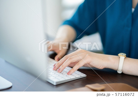 女性会社員 ビジネスイメージ オフィスイメージ 女性会社員 ビジネスイメージ オフィスイメージ 57116072