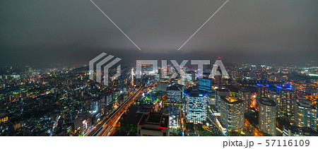 日本の横浜都市景観　大気の状態が不安定になり局地的な激しい雨などが関東南部を襲う＝横浜市内から観測　 57116109