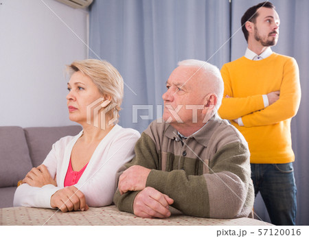 Man seriously talking with family 57120016