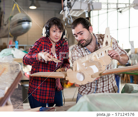 Female and male creating plane models Female and male creating plane models 57124576