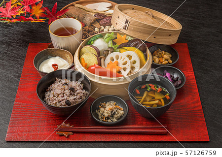 蒸し野菜料理　Steamed vegetables with medicinal dishes 57126759