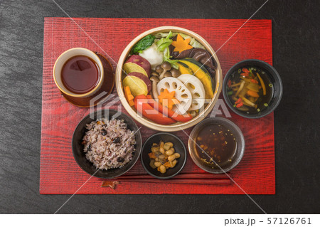 蒸し野菜料理　Steamed vegetables with medicinal dishes 57126761