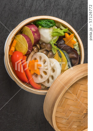 蒸し野菜料理　Steamed vegetables with medicinal dishes 57126772