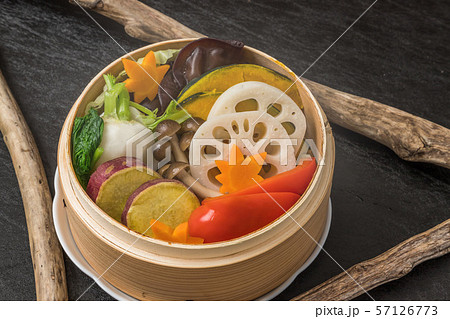 蒸し野菜料理　Steamed vegetables with medicinal dishes 57126773