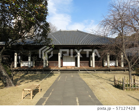 谷中七福神巡り開催期間の谷中天王寺（本堂） 57127428