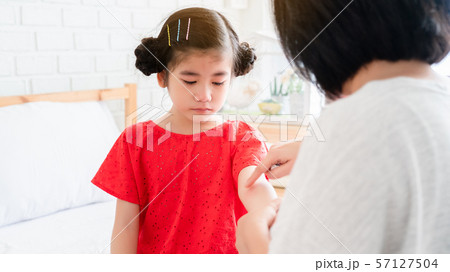 Asian kid girl is sick Received care from mother. Asian kid girl is sick Received care from mother. 57127504