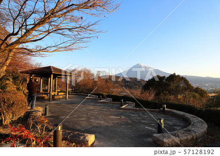 富士川SAより望む富士山 57128192
