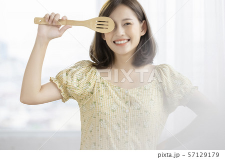 女性 ライフスタイル 料理 女性 ライフスタイル 料理 57129179
