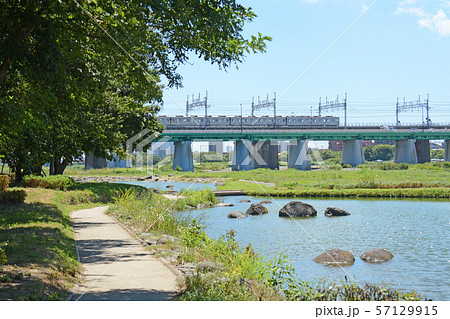 東京都世田谷区二子玉川　兵庫島公園からの田園都市線　 57129915