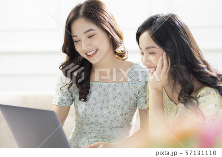 女性 ライフスタイル 友達 女性 ライフスタイル 友達 57131110