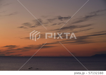 北海道江差町伏木戸海岸から日本海の夕景を撮影 北海道江差町伏木戸海岸から日本海の夕景を撮影 57132160