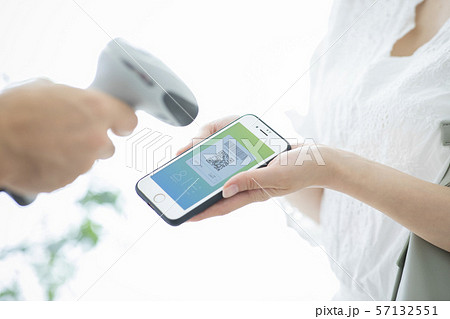 スマホ決済　（アプリ画面はピクスタのために作成したダミーです） 57132551