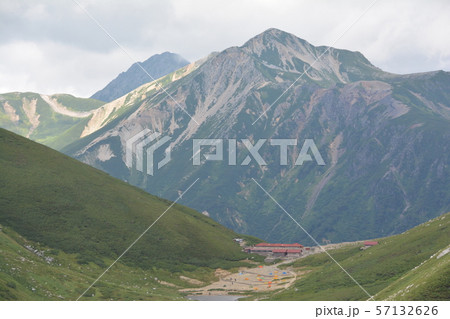 双六小屋と鷲羽岳 57132626