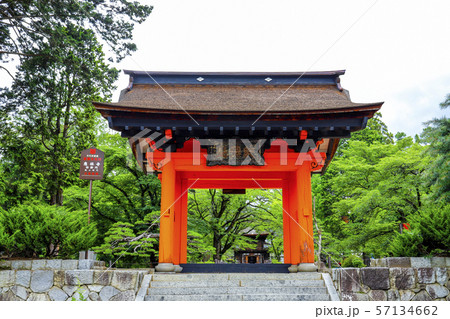 【山梨県】国の重要文化財　乾徳山恵林寺　四脚門（赤門） 57134662