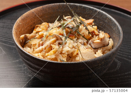 きのこご飯 57135004