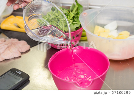 分量を量る 57136299