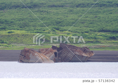 硫黄島に残るコンクリート船/小笠原諸島 硫黄島に残るコンクリート船/小笠原諸島 57136342