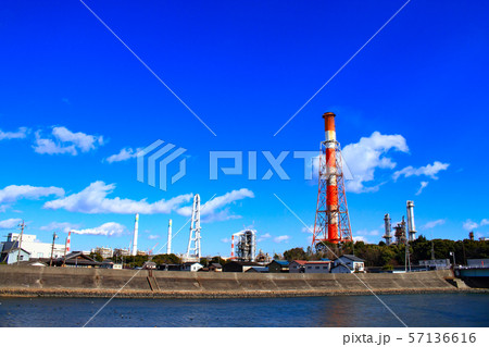 四日市市　コンビナートの風景 57136616