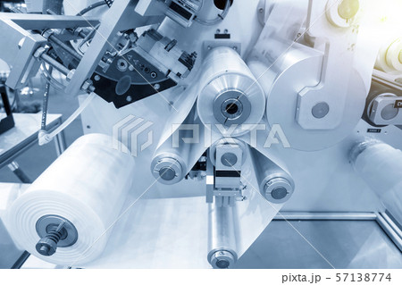The operation of automatic plastic bag production The operation of automatic plastic bag production 57138774