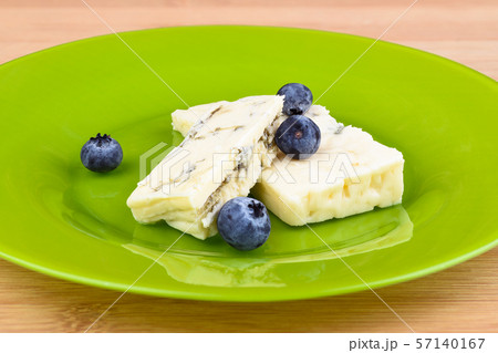 Blueberries on slices of delicious blue mold cheese 57140167