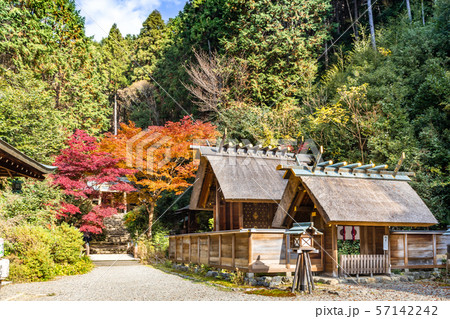 外宮板垣御門と紅葉 日向大神宮 外宮板垣御門と紅葉 日向大神宮 57142242