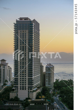 夕暮れ時のトランプ インターナショナル ホテル ワイキキ 夕暮れ時のトランプ インターナショナル ホテル ワイキキ 57143445